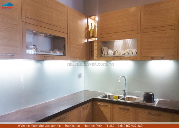 Kính ốp bếp màu trắng xanh Kính ốp bếp màu trắng xanh